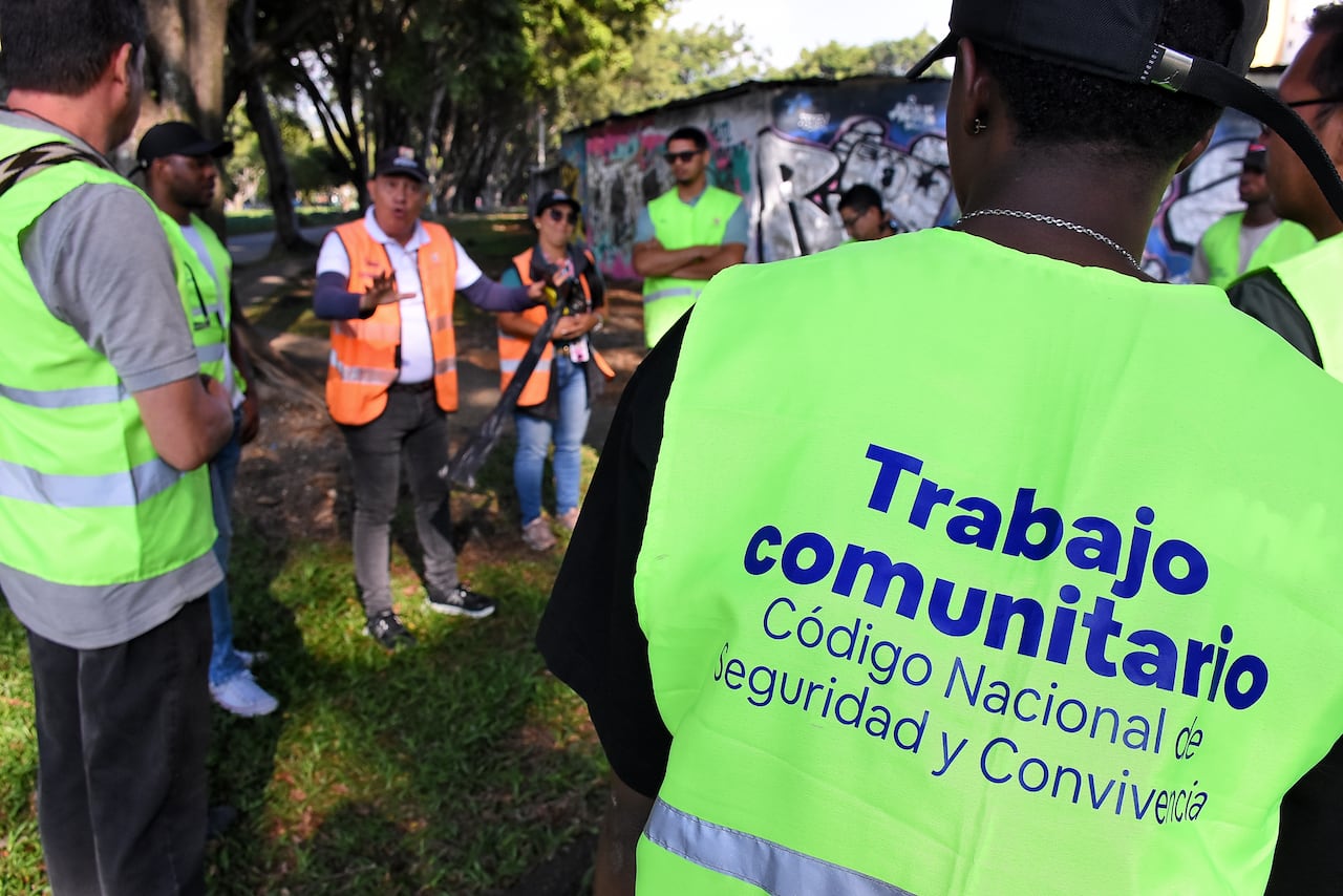 Trabajo comunitario, la alternativa para pagar multas del Código de Policía en Cali