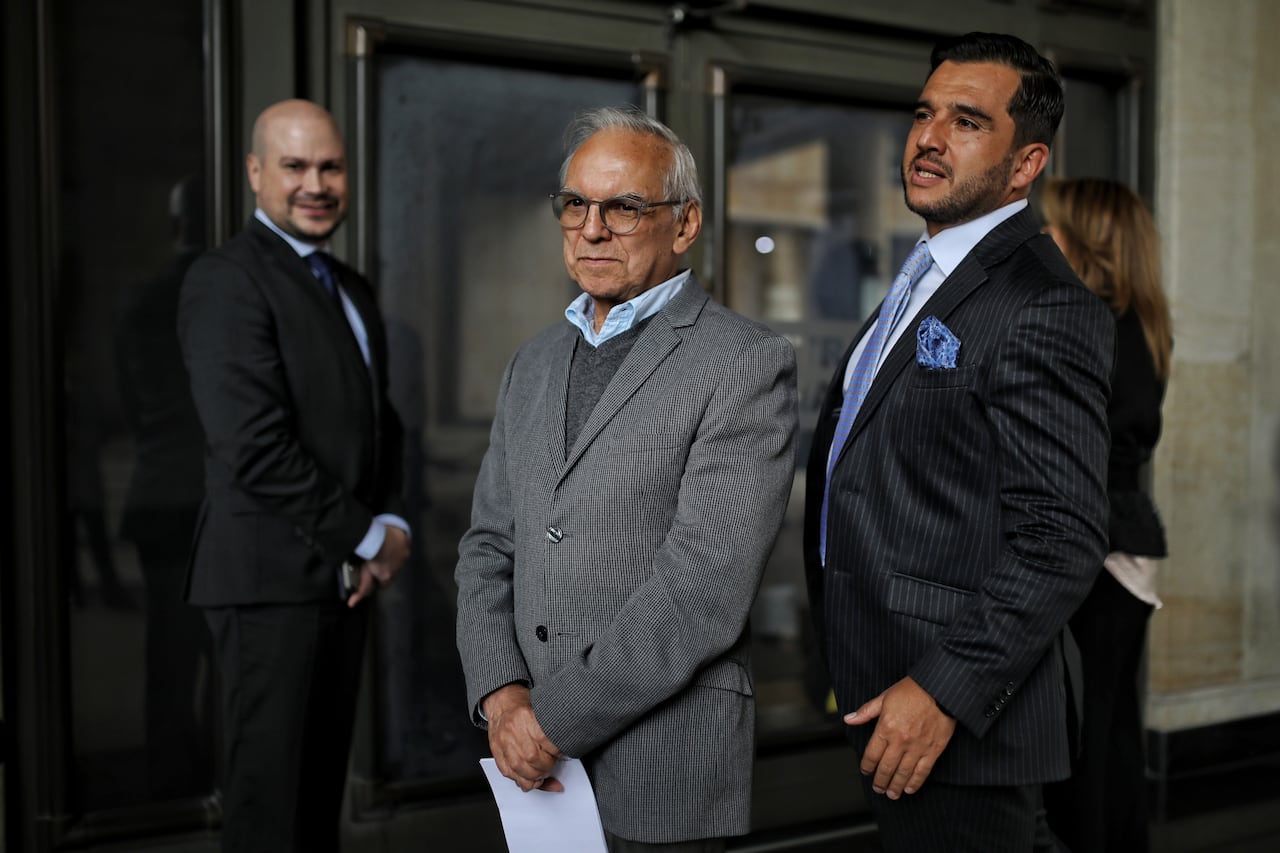 Ex ministro Ricardo Bonilla declarará en calidad de testigo , dentro del proceso en el que fueron citados todos los congresistas de la comisión parlamentaria de crédito público