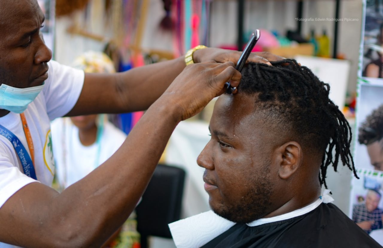 Moda afrocolombiana en pasarela durante una actividad de la Ruta Afroturística. | Alcaldía de Cali