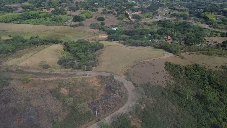 El bloqueo en la vía Jamundí-Ampudia, que ya fue levantado, ocurrió el mismo día en que se reportó un incendio en inmediaciones del condominio Essencial Country Club, en el sector rural del municipio.