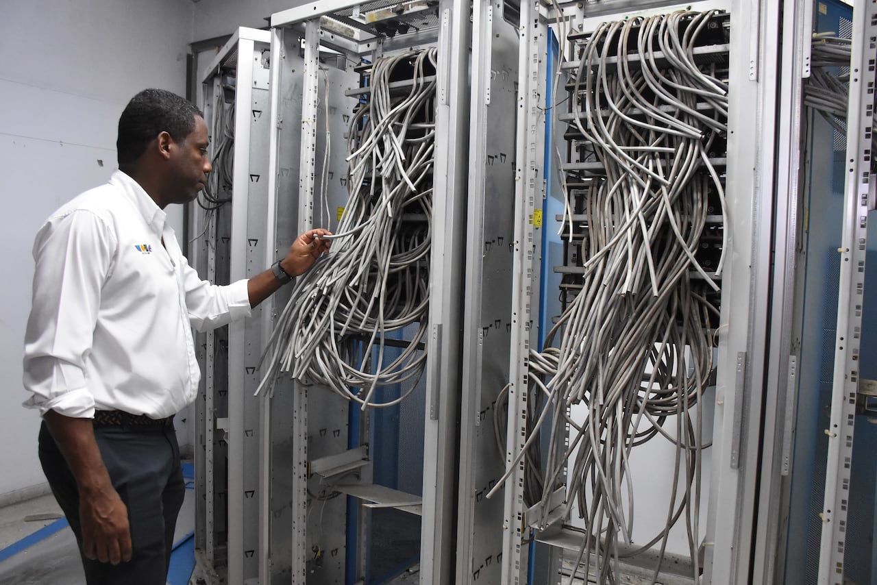 Recorrido en la central telefónica del centro de la ciudad, con el fin de conocer a detalle el proceso de transformación de las Telecomunicaciones.