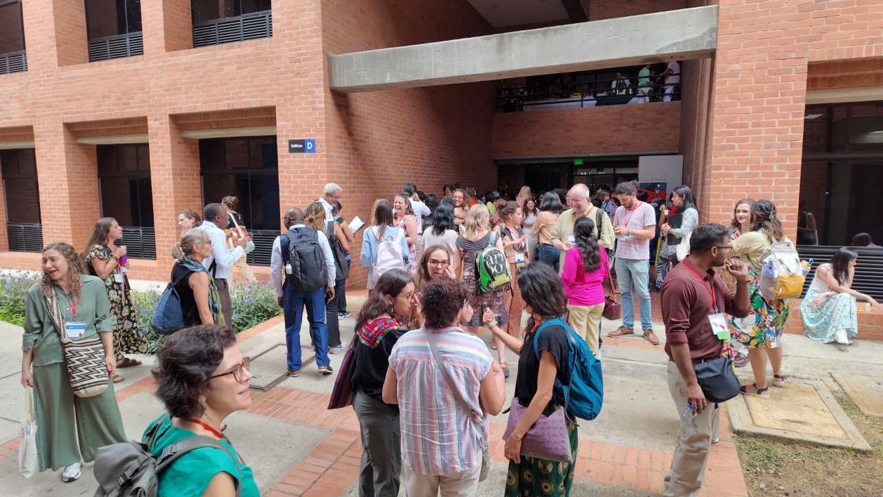 Académicos, investigadores y representantes de organizaciones de diferentes países participaron en las jornadas de discusión e intercambio de experiencias sobre economía feminista e inclusión.