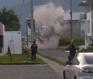 Así se vio el instante en el que la Policía estalló controladamente la granada con la que pretendían atentar contra ellos.