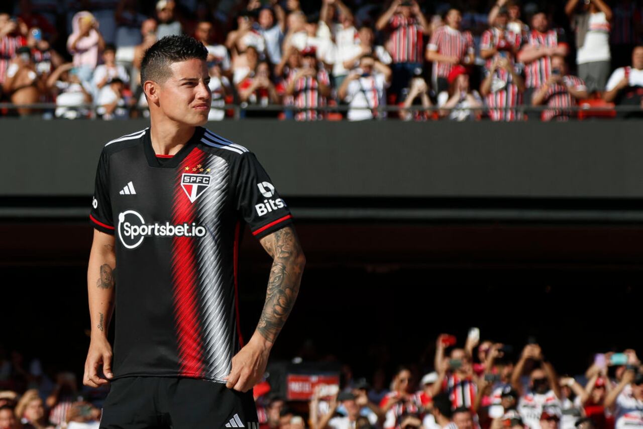 SAO PAULO, BRAZIL - AUGUST 06: Newly signed player James Rodriguez is introduced to the fans before a match between Sao Paulo and Atletico Mineiro as part of Brasileirao Series A 2023 at Morumbi Stadium on August 06, 2023 in Sao Paulo, Brazil. (Photo by Miguel Schincariol/Getty Images)