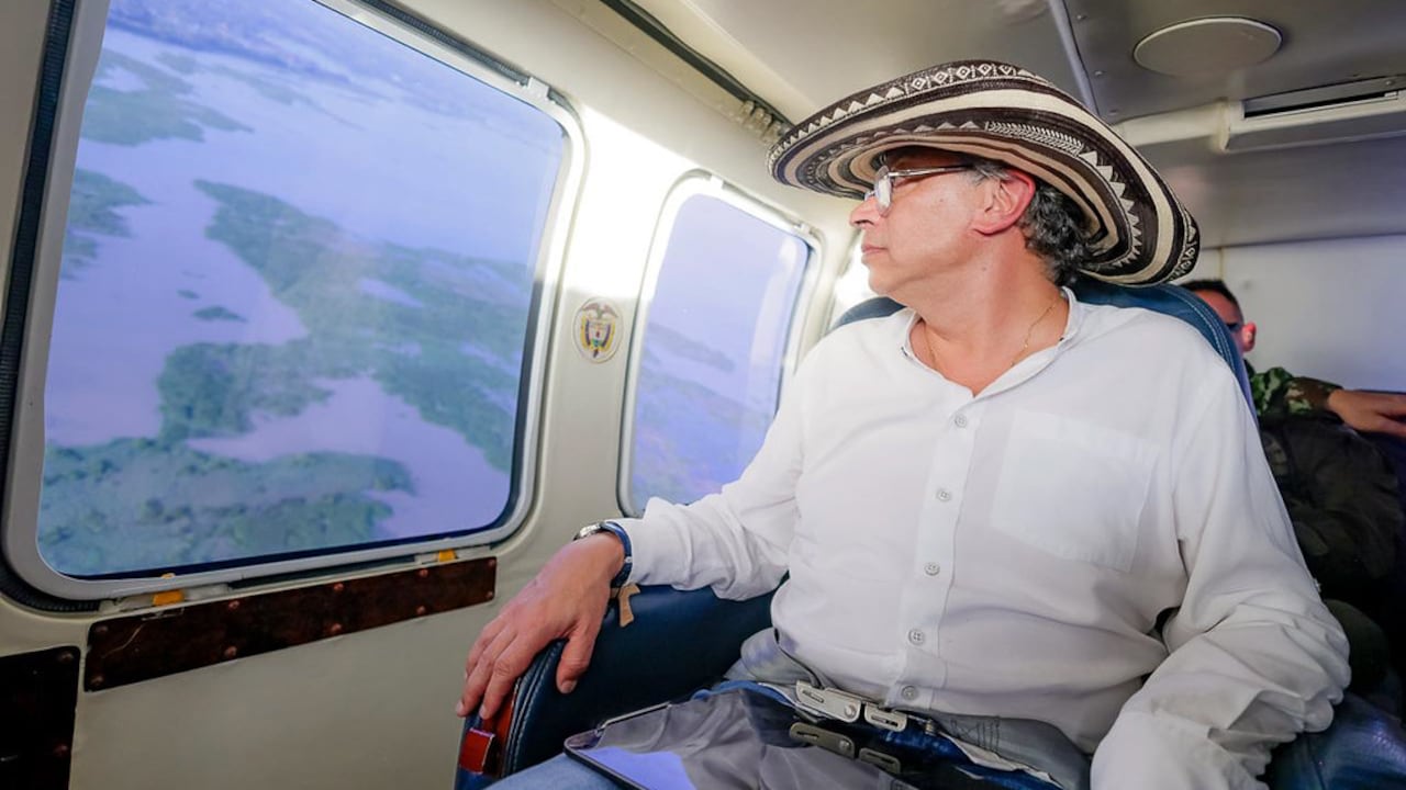 El presidente, Gustavo Petro, sobrevolando Ciénaga de Oro (Córdoba), el 27 de febrero de 2026
