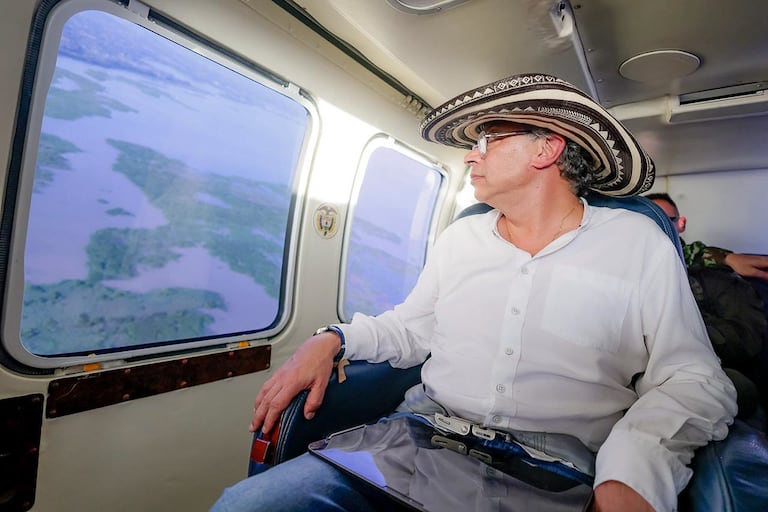 El presidente, Gustavo Petro, sobrevolando Ciénaga de Oro (Córdoba), el 27 de febrero de 2026