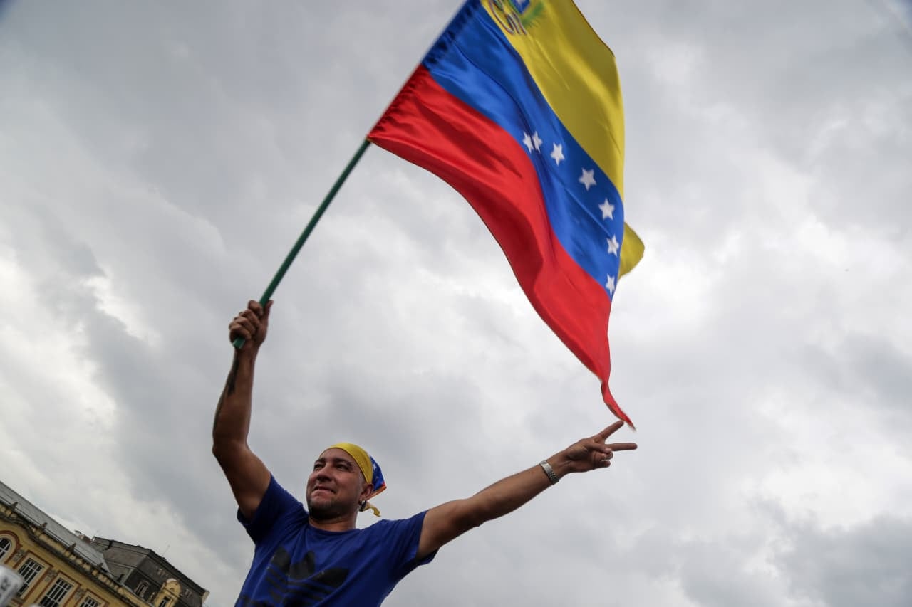 Plantón en la plaza de Bolívar, celebración por la captura de Nicolás Maduro