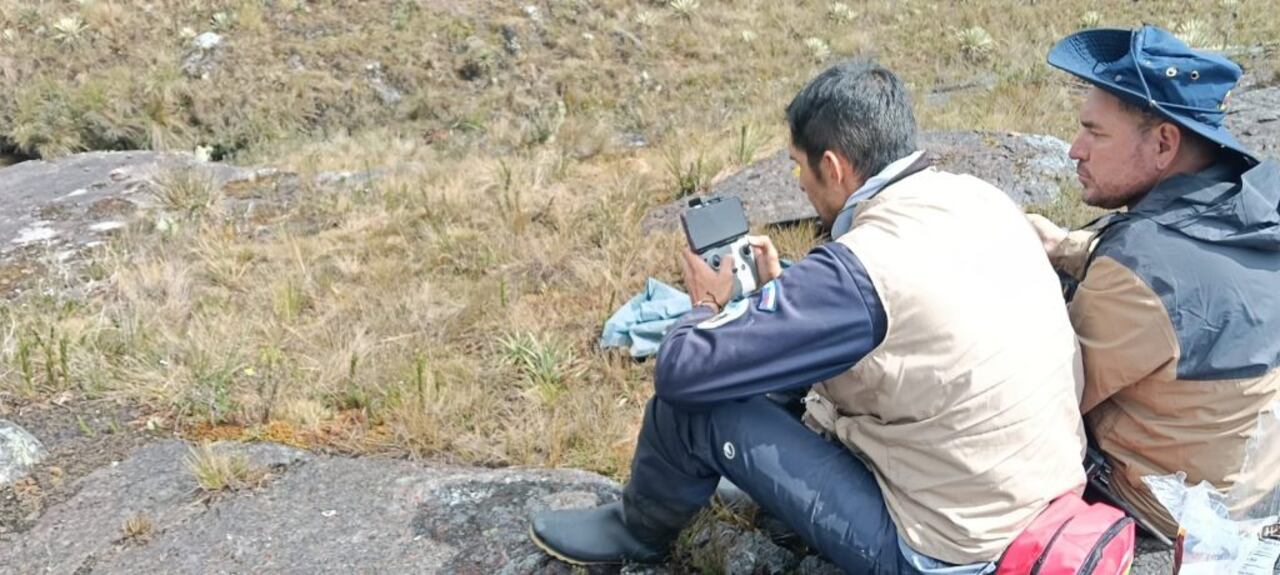 Un equipo especial se desplazó durante varias horas, para trabajar en la búsqueda y rescate de los tres desaparecidos.