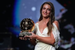Alexia Putellas con el Balón de Oro 2026.