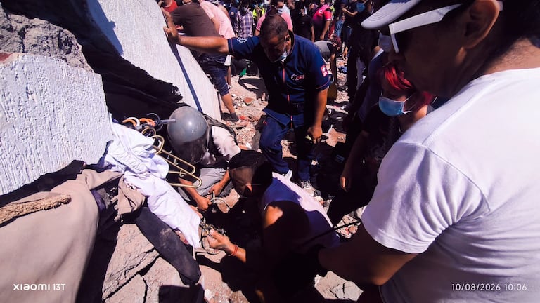 Daños en fachadas y estructuras hacen parte del panorama que dejó el terremoto en diferentes puntos de Cali.