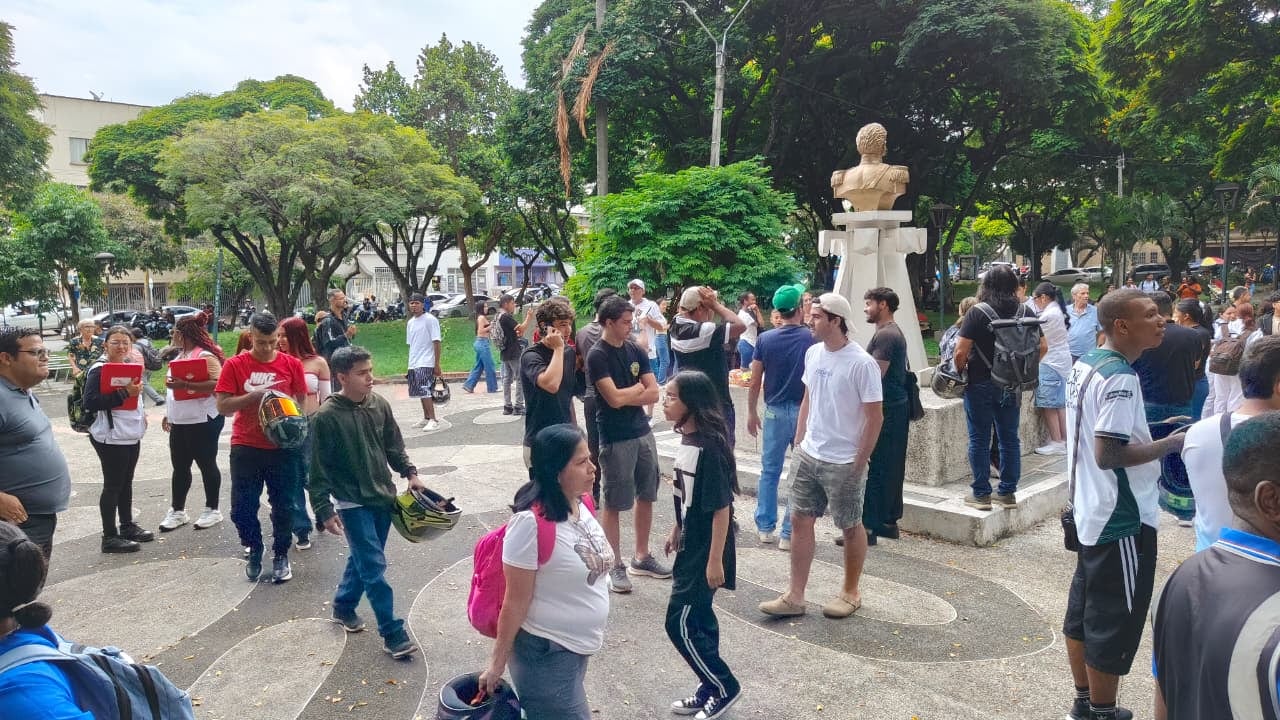 La oportunidad fue aprovechada por vendedores informales e influenciadores.