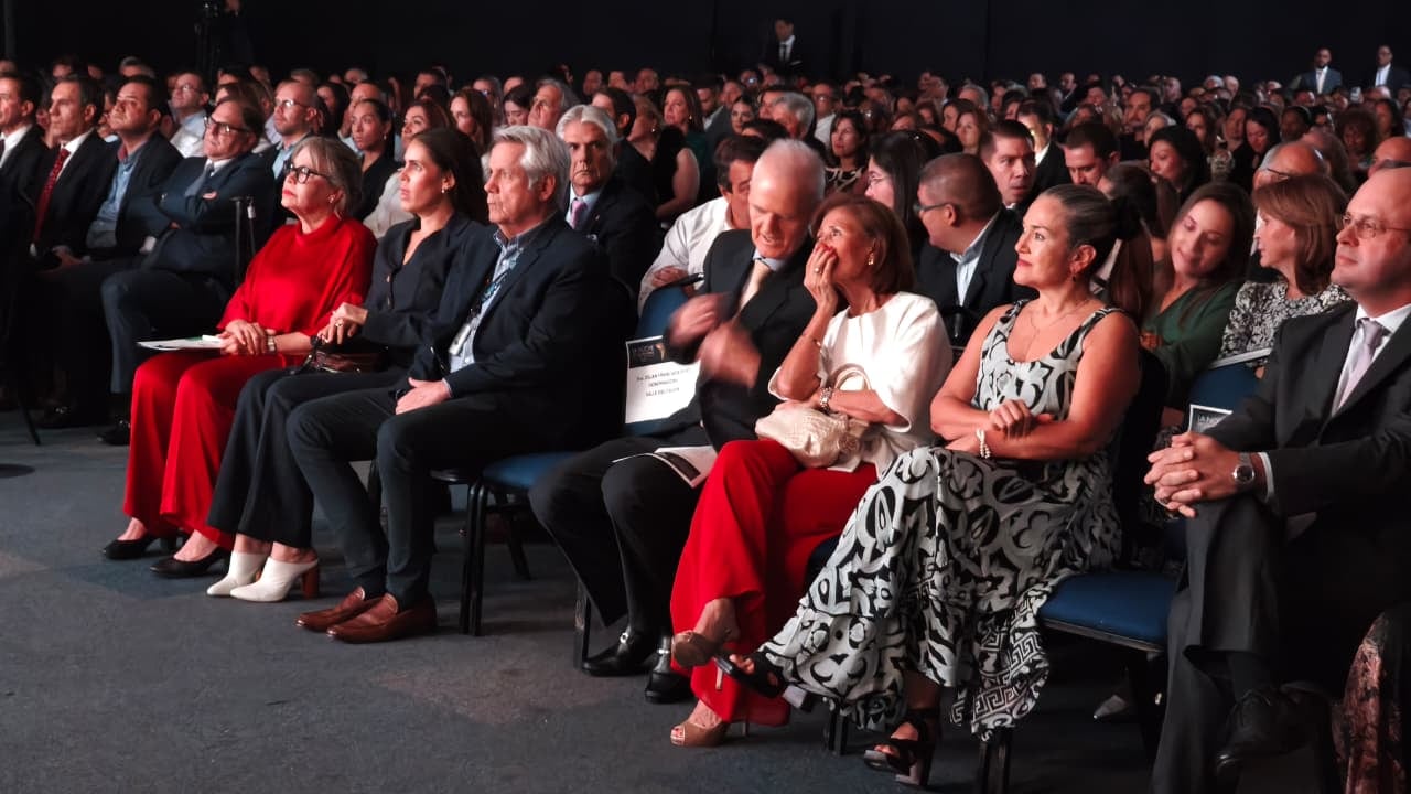 Imagen de la ceremonia de la 'Noche de los Mejores', de Fenalco Valle.