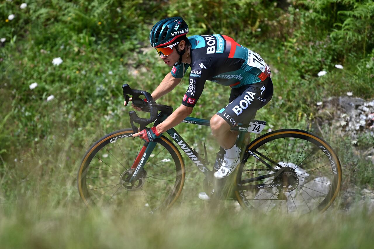 COL DU TOURMALET, FRANCIA - 8 DE SEPTIEMBRE: Sergio Higuita de Colombia y el equipo BORA - Hansgrohe compite durante la 78.ª Vuelta a España 2023, una etapa de 134,7 km desde Formigal. Huesca la Magia al Col du Tourmalet 2115m / #UCIWT / el 08 de septiembre de 2023 en Col du Tourmalet, Francia. (Foto de Tim de Waele/Getty Images)
