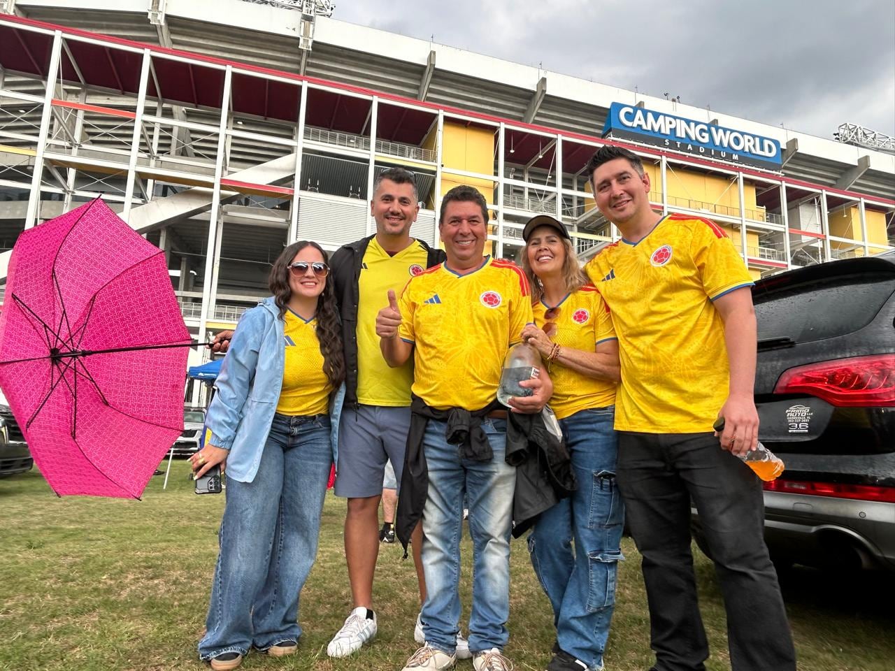 Cientos de hinchas colombianos se acercar al principal estadio de Orlando para el partido de esta tarde-noche.