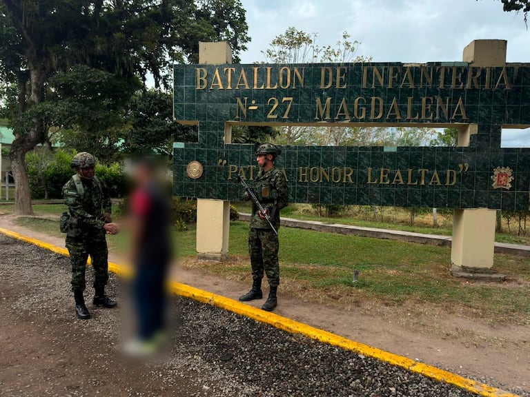 En zona rural de San Vicente del Caguán fueron incautados fusiles, granadas y proveedores pertenecientes a estructuras criminales.