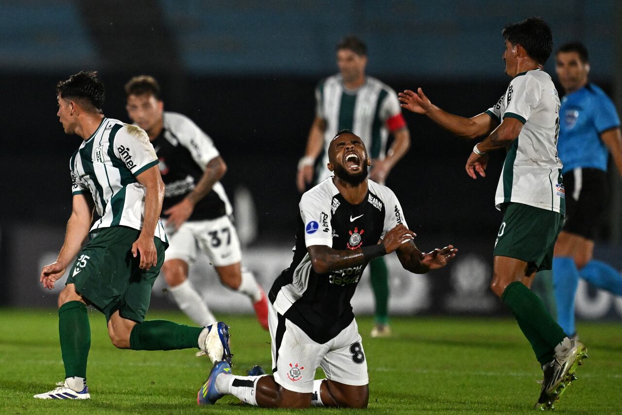 Racing de Montevideo vs. Corinthians