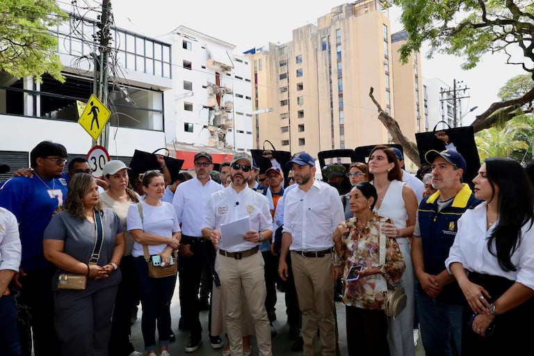 En medio de su visita a Cuarto de Legua, en el sur de Cali, el presidente Abelardo de la Espriella anunció un paquete de medidas para ayudar a los damnificados por el terremoto del pasado 10 de agosto de 2026.