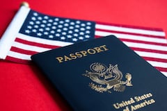 El pasaporte colombiano no solo sirve como documento de viaje, sino también como un símbolo de identidad y conexión con la patria para la diáspora colombiana en Estados Unidos.