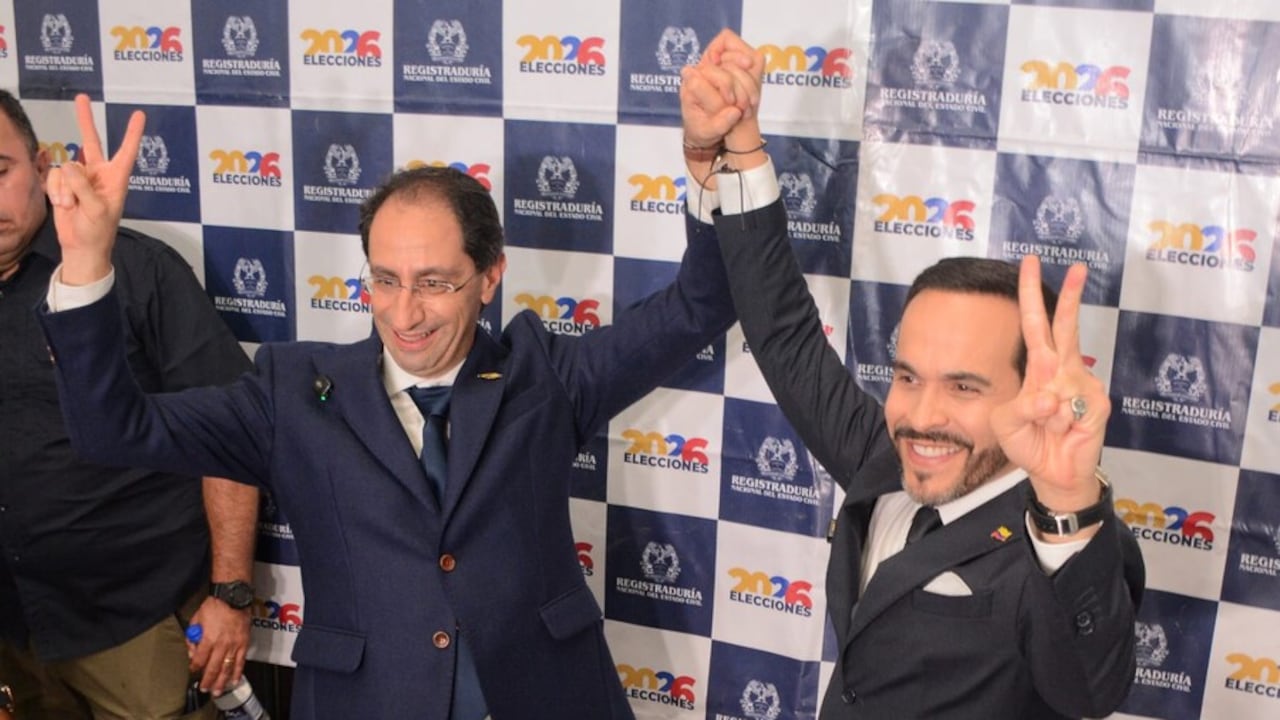 Abelardo de la Espriella inscribió su candidatura presidencial en Cali, en compañía de su fórmula vicepresidencial, José Manuel Restrepo.