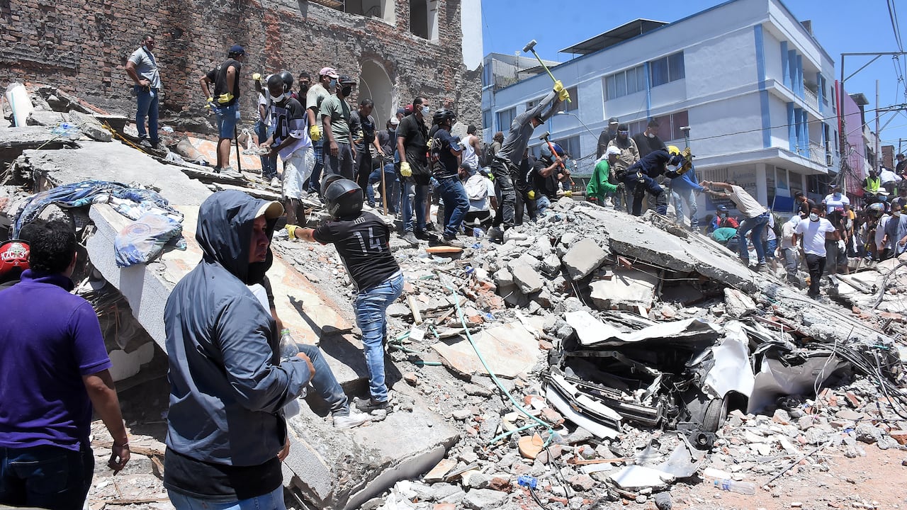 Terremoto en Cali, Colapso de infraestructura en diferentes lugares de la ciudad. Clínica de Colores, DESA, Galería Alameda, Edificaciones sobre la avenida roosvelt y al frente del coliseo de Hockey Miguel Calero.