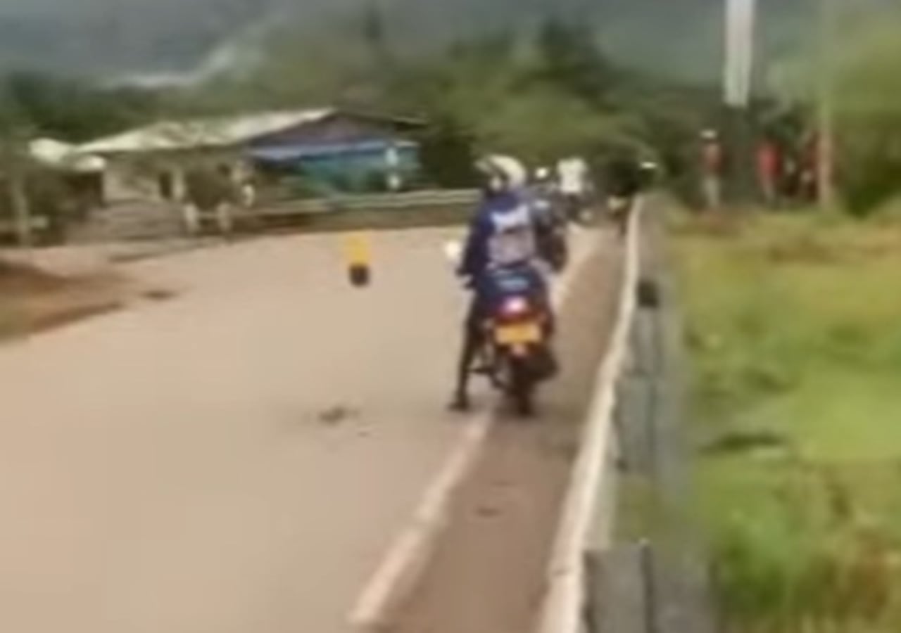 Los guerrilleros ubicaron cilindros en los accesos viales al casco urbano de Bueno Aires mientras atacaban a los integrantes de la fuerza pública en el casco urbano de este poblado.