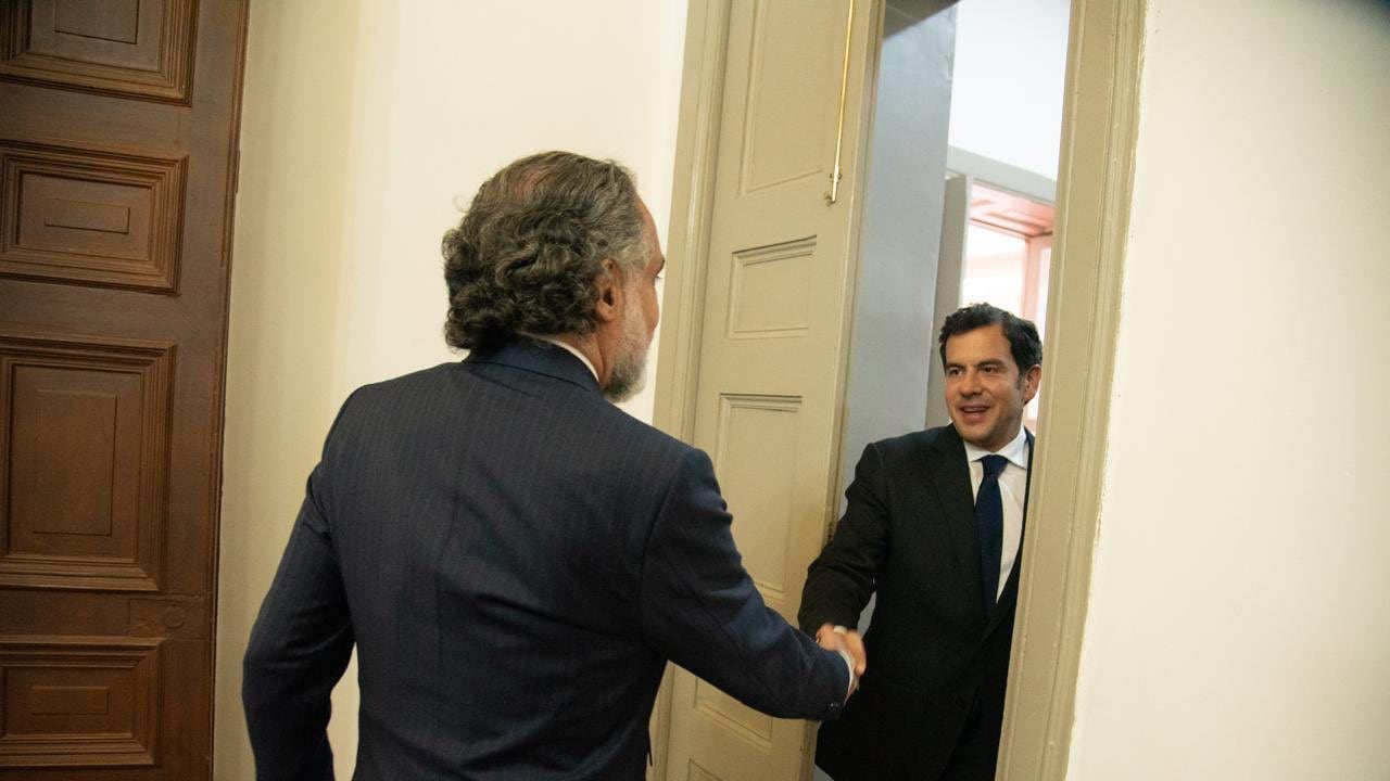 Se lleva a cabo la reunión de empalme entre el ministro del Interior designado, Rodrigo Lara, y el actual ministro del Interior, Armando Benedetti.