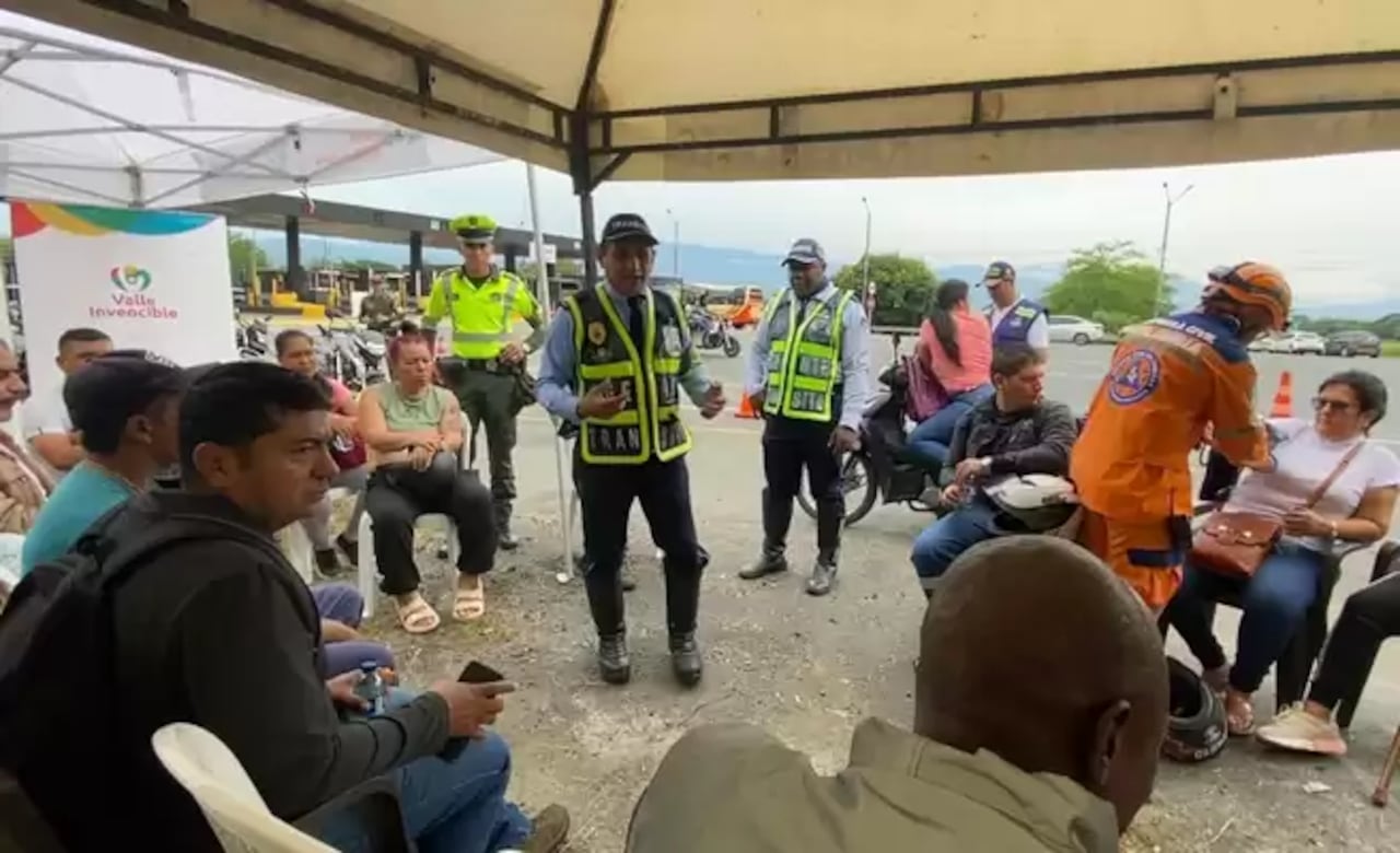 Agentes de tránsito del Valle realizaron constantes trabajos de concientización a la comunidad.