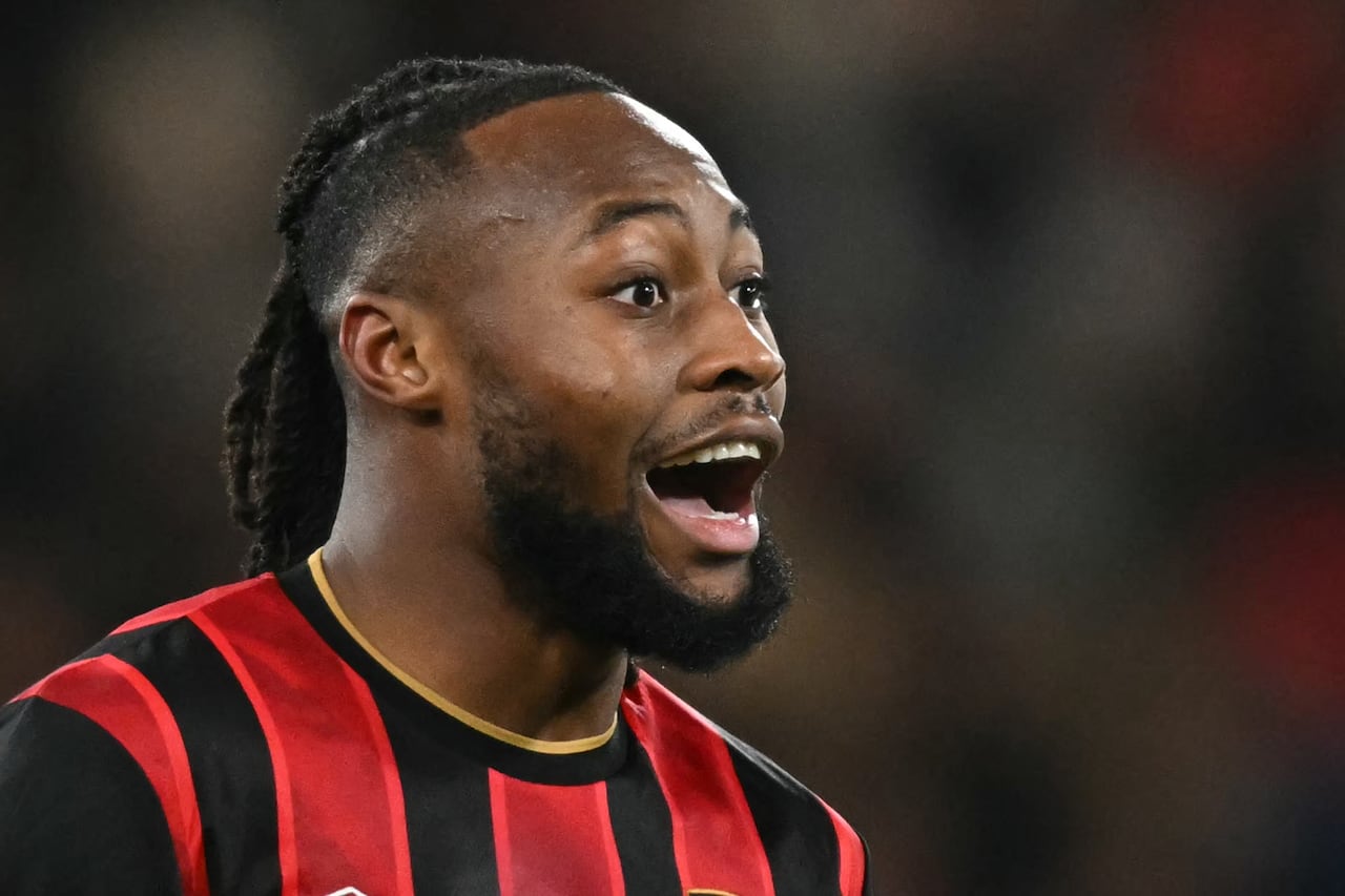 El delantero ghanés #24 del Bournemouth, Antoine Semenyo, reacciona durante el partido de la Premier League inglesa entre el Bournemouth y el Arsenal en el Vitality Stadium de Bournemouth, en el sur de Inglaterra, el 3 de enero de 2026. (Foto de JUSTIN TALLIS / AFP)