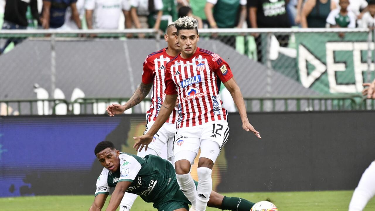 El juego se disputa en el estadio del Deportivo Cali.