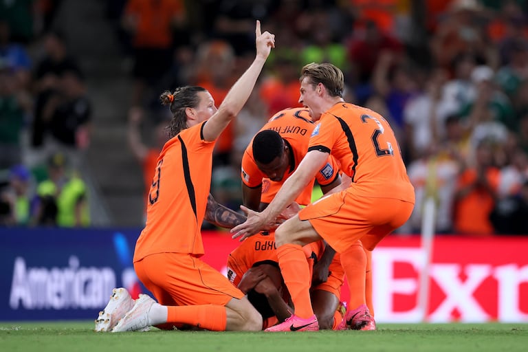 Cuando Cody Gakpo en el minuto 72 del partido anotó el gol que puso en ventaja en el marcador a ‘la naranja mecánica’, en cuestión de segundos estalló en llanto al recordar a su descendiente que estaba en proceso de gestación.