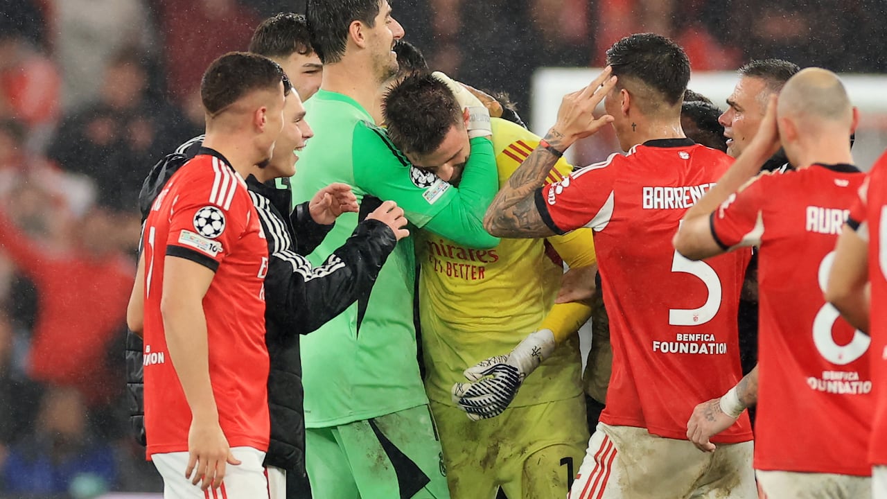 Benfica arquero marca gol