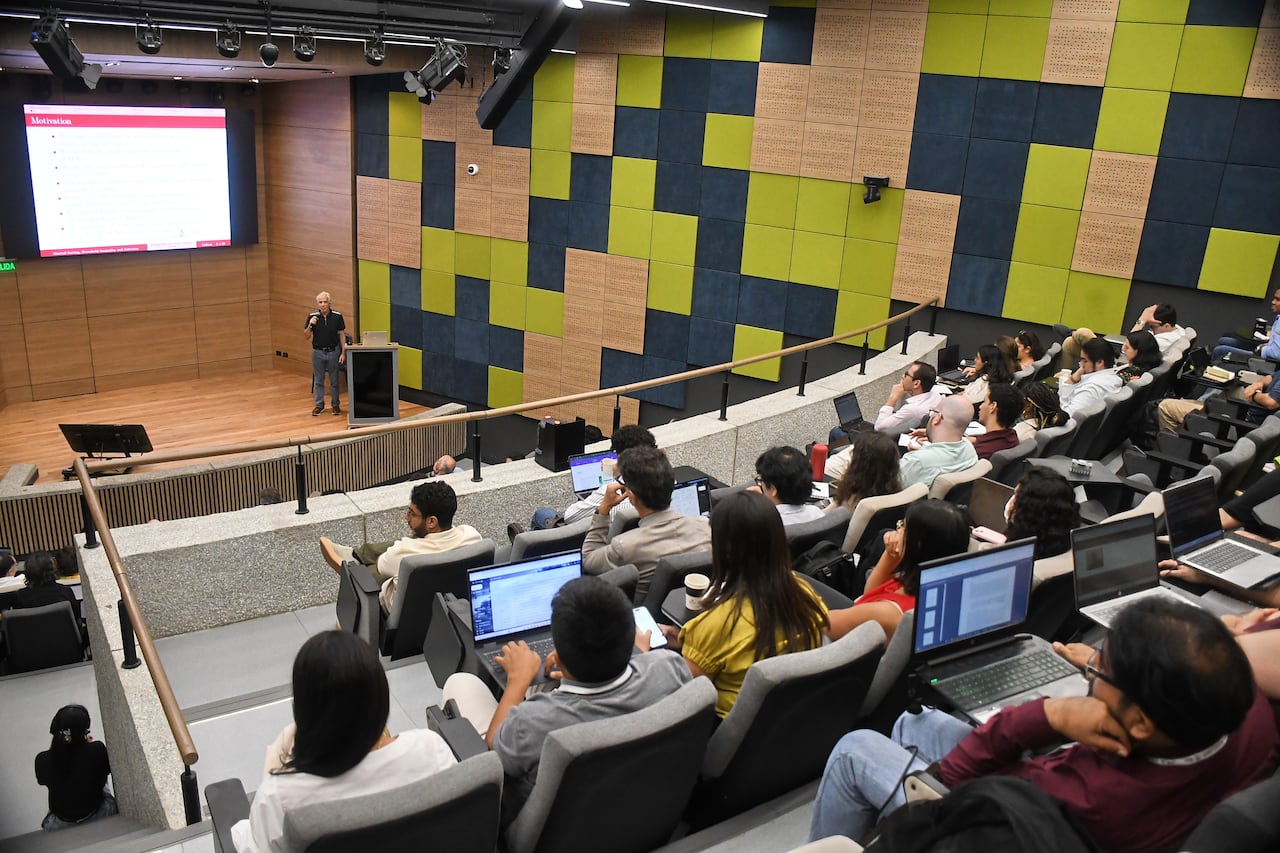 Cali: Comercial, Foro de Movilidad, Icesi.