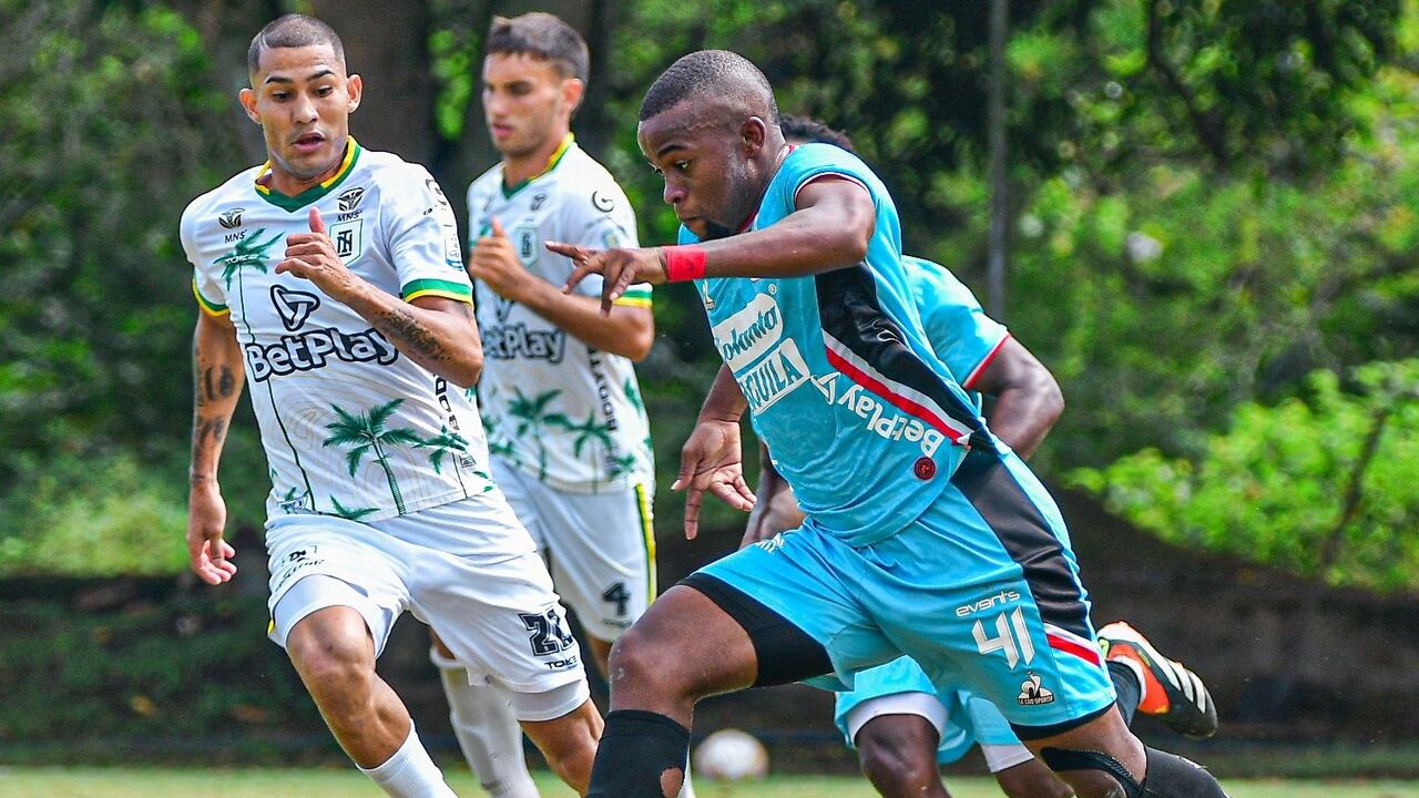 Imagen del partido amistoso que el América jugó en Cascajal este viernes.