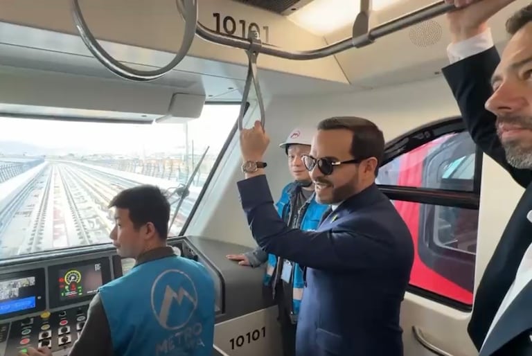 Presidente Abelardo De La Espriella se subió al metro de Bogotá y recorrió la obra.