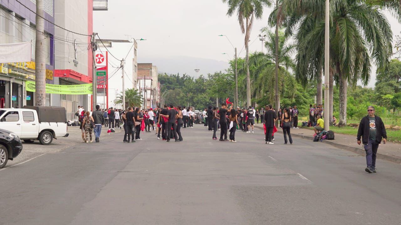 Algunos de los bailarines que harán parte del evento se encuentran realizando los ensayos previos a esta jornada.