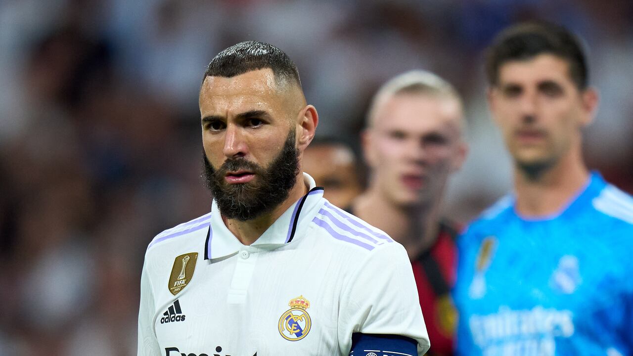 MADRID, SPAIN - MAY 09: Karim Benzema of Real Madrid looks on during the UEFA Champions League semi-final first leg match between Real Madrid and Manchester City FC at Estadio Santiago Bernabeu on May 09, 2023 in Madrid, Spain. (Photo by Angel Martinez/Getty Images)