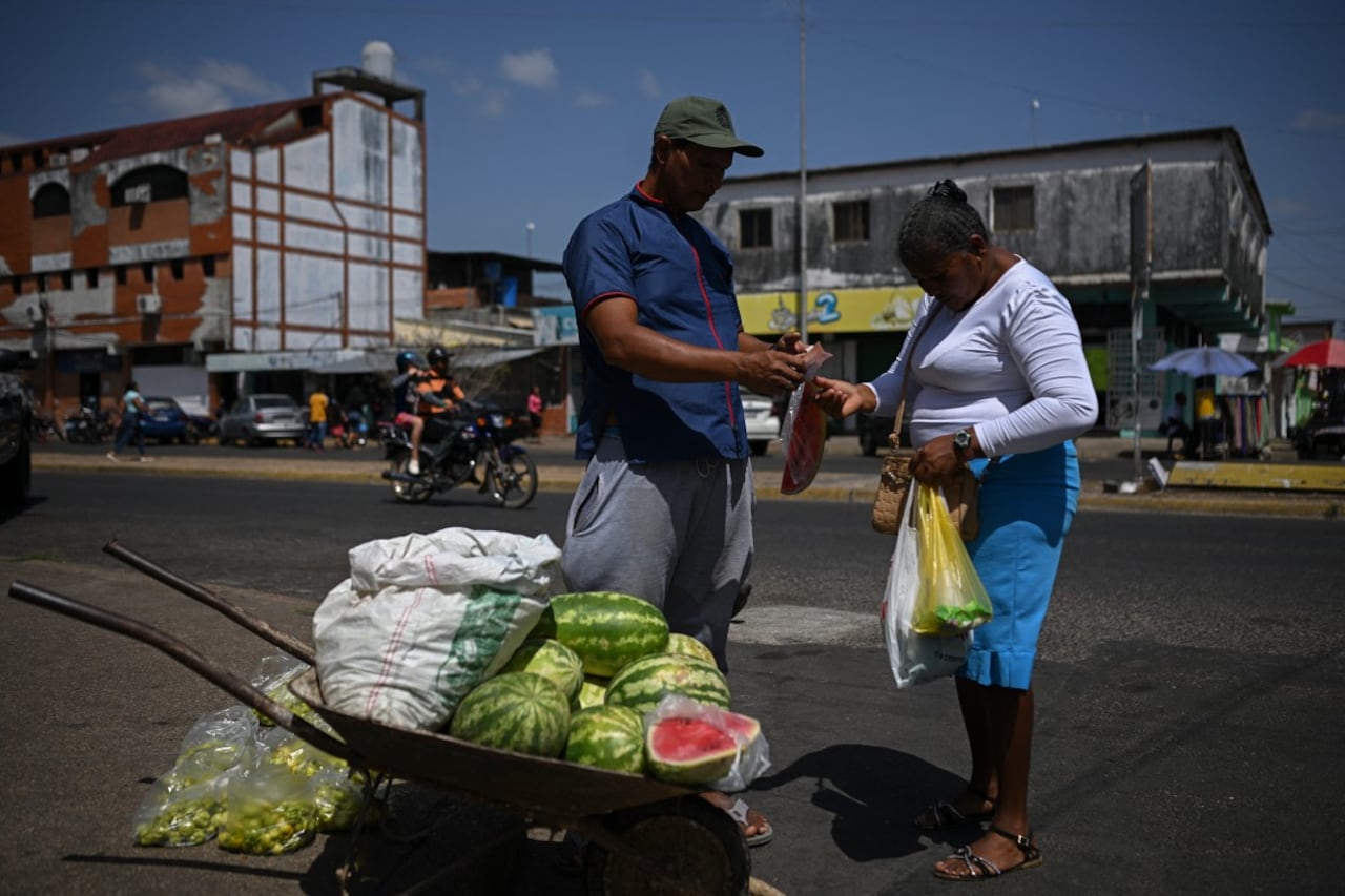 De acuerdo con medios locales, el caso generó incluso una caída considerable en las ventas de sandía en distintos mercados de la ciudad.