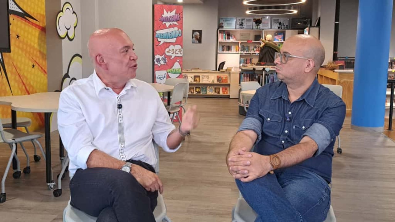 Aquí no hay ideologías, solo cultura y sentido común”, afirma Tamayo mientras recorre las salas de lectura.