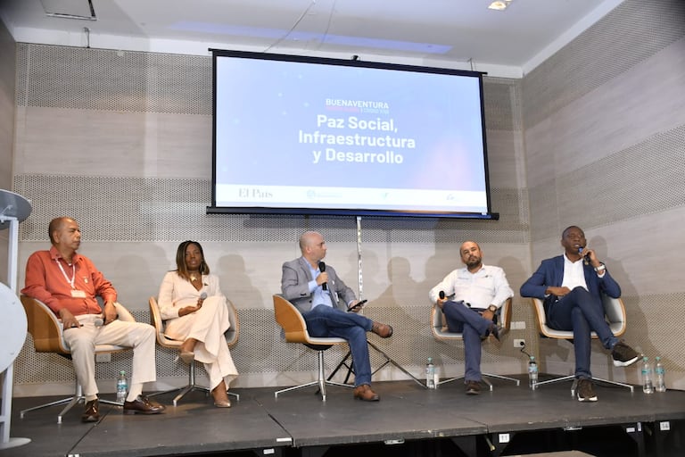 Representantes se dieron cita en Buenaventura para conversar acerca de las necesidades y oportunidades del municipio y su puerto.