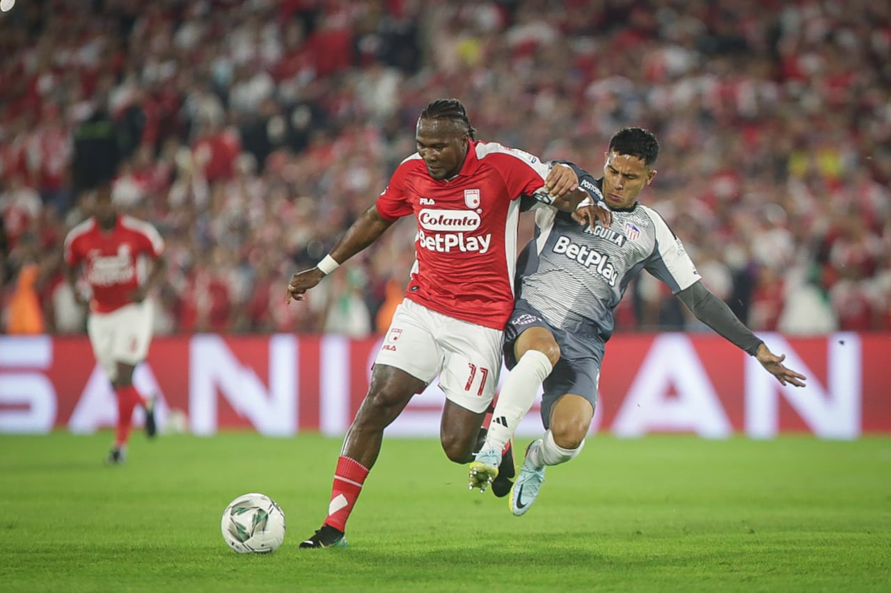 Independiente Santa Fe enfrenta al Junior de Barranquilla por la final de vuelta de la Superliga Colombiana.