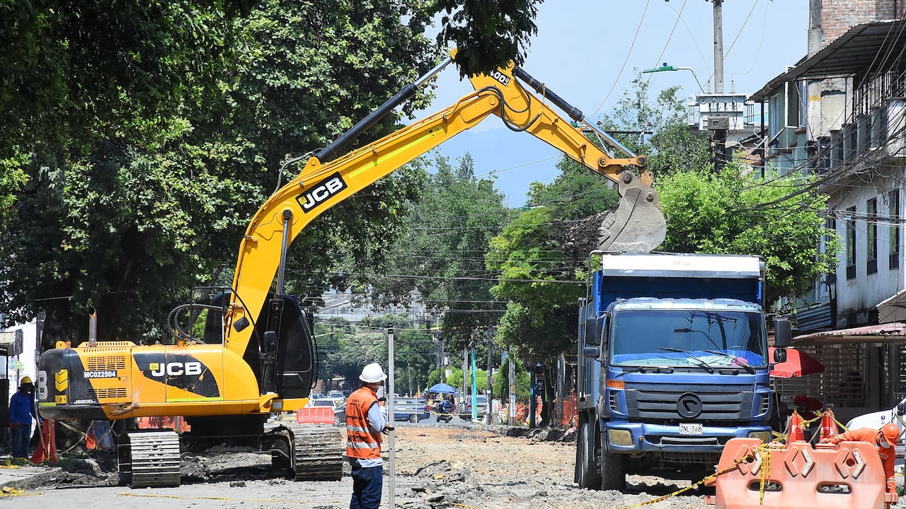 Arreglo de vía entre Cra 2 y 3con Calle 47 Barrio Salomia.