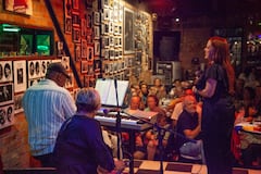 El viernes 23 de octubre desde las 7:00 p.m., en la Casa Latina habrá video audición de tango, milonga y bolero, con el DJ Gary Domínguez y melómanos y coleccionistas invitados. Todo a beneficio de la Escuela y café de Tango Piazzolla.