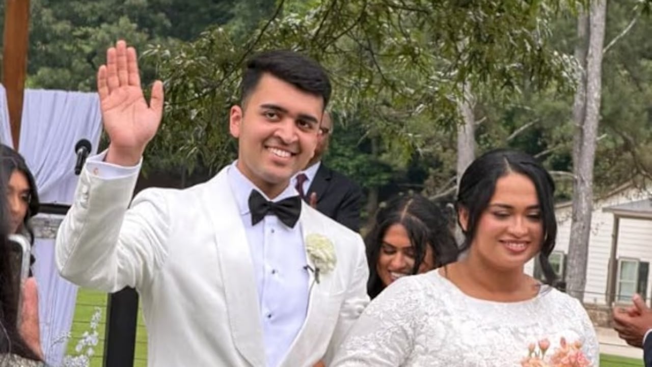 Durante la boda, ambos vivieron un ambiente de alegría en compañía de varios familiares y amigos con expectativas sobre los planes que vendrían en los días posteriores.