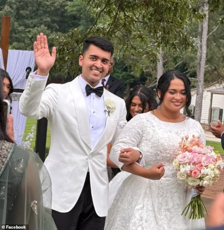 Durante la boda, ambos vivieron un ambiente de alegría en compañía de varios familiares y amigos con expectativas sobre los planes que vendrían en los días posteriores.