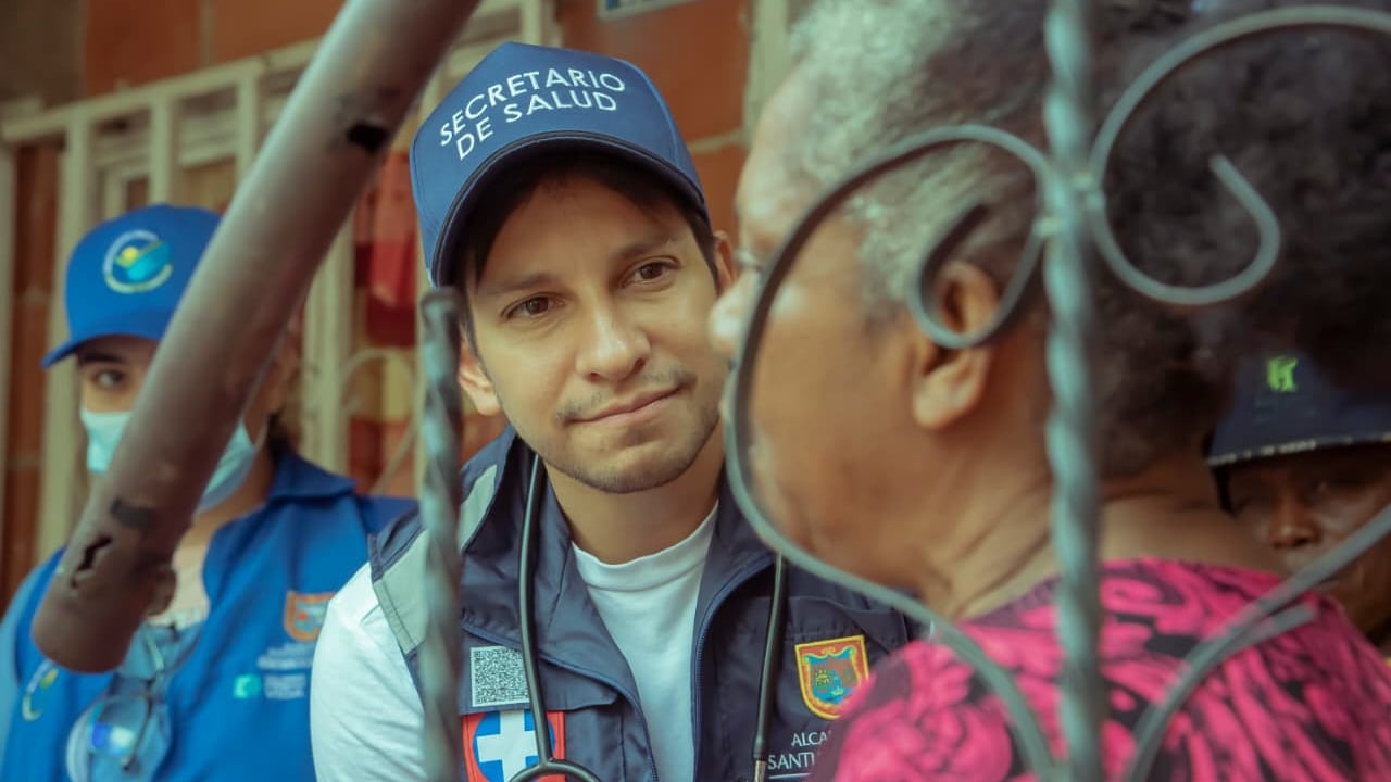 El funcionario anunció la construcción de tres nuevos hospitales públicos que buscan fortalecer la atención en el occidente, oriente y norte de Cali. Tendrán una inversión de 70 mil millones de pesos y las obras iniciarán en enero de 2026. Deben finalizar en diciembre de 2027.