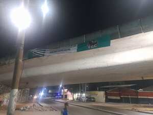 Letreros alusivos al Clan del Golfo aparecieron colgados en varios puentes de Barranquilla.