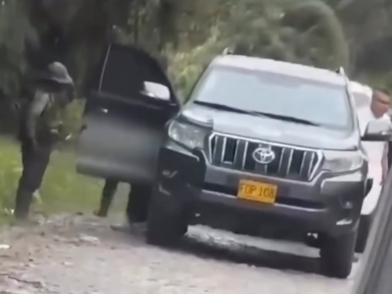 Este sería el segundo retén ilegal denunciado recientemente en las vías que conectan al Cauca con el Huila; el primero se registró en el sector de El Boquerón, sobre el tramo Popayán–Totoró.