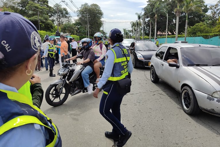 Los operativos de Semana Santa y plan retorno en Cali. Contaron con más de 400 agentes de tránsito, apoyados por la Policia Nacional.