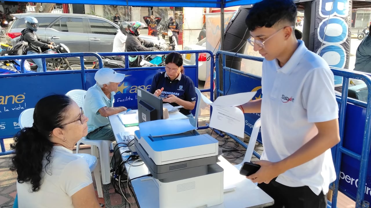 Habitantes de La Independencia participaron en la Feria Comunera para recibir orientación en salud y asesoría sobre trámites médicos.