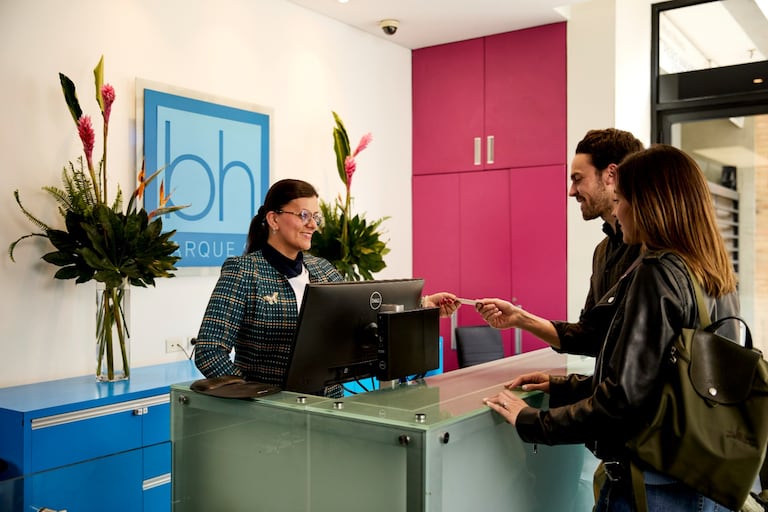 El sector hotelero forma una parte vital de la cadena turística. El gasto de visitantes extranjeros con tarjeta de crédito en Colombia superó US$ 1.280 millones en el primer semestre de 2026.